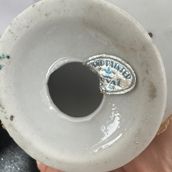 Elegant Vintage Royal Japan hand, painted dancing Lady Figurine in Green and Tan - Picture 8 of 8